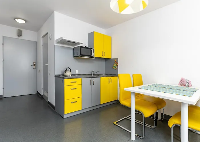 Elemels Planet Ustron